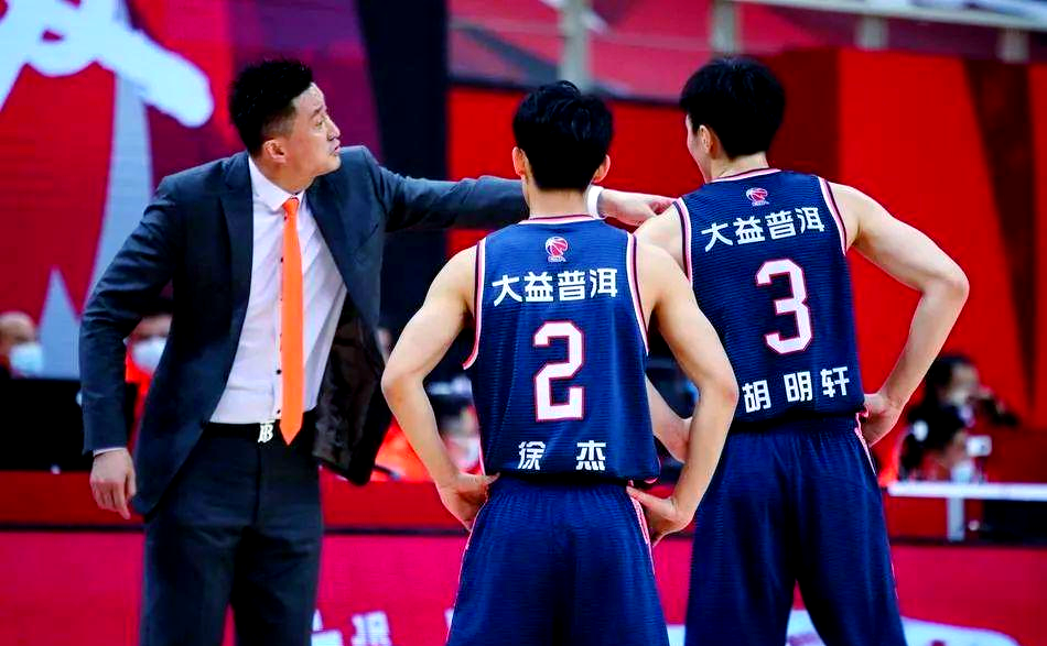 集结日体能课后；上海久事扳平良机备战NBA常规赛；压力陡增；赛程密集仍需轮换(上海久事篮球队官网)