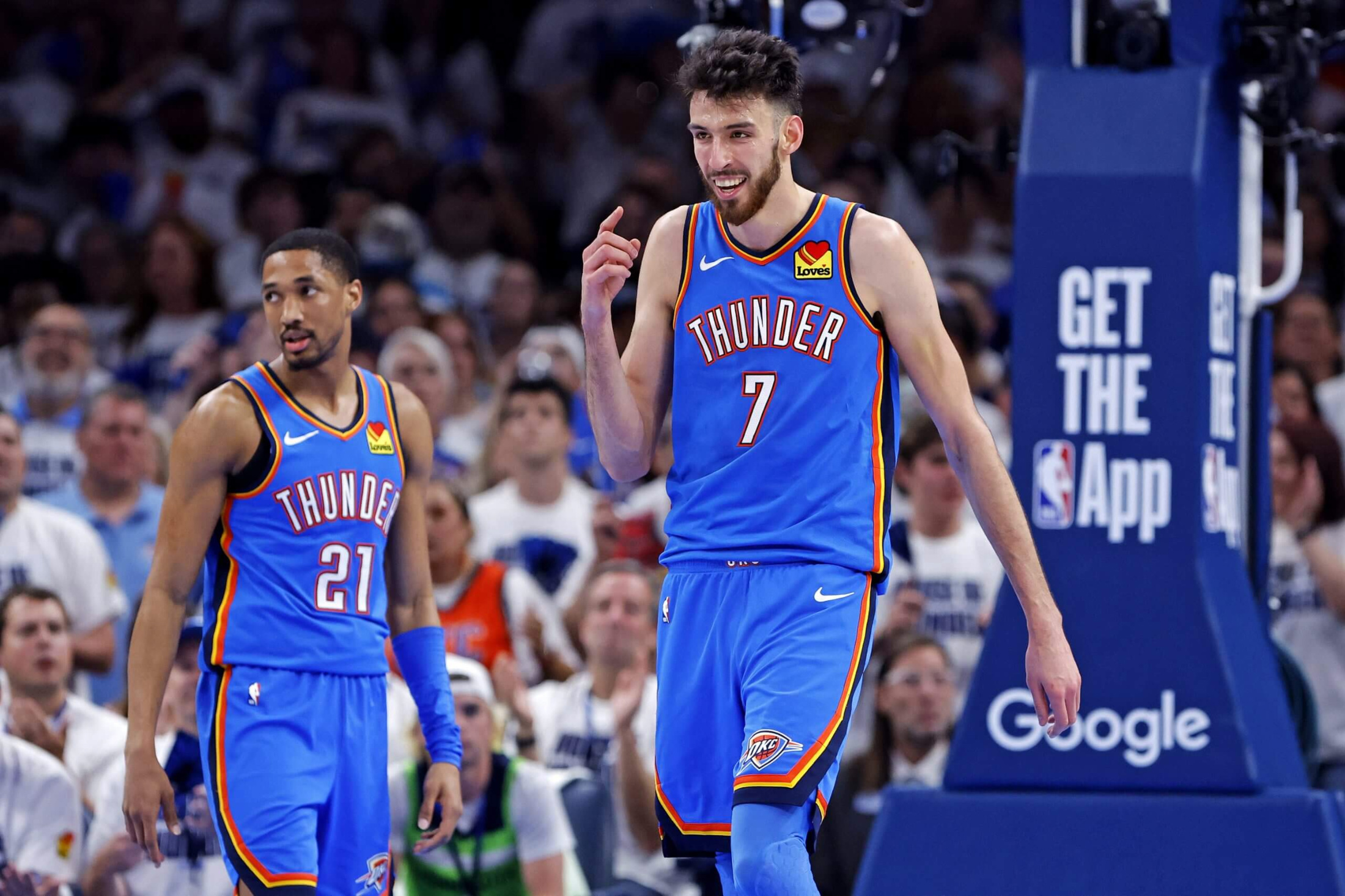 NBA总决赛倒计时；俄克拉荷马雷霆关键时刻豪取连胜；细节引发关注；话题不断；赛程密集仍需轮换的简单介绍